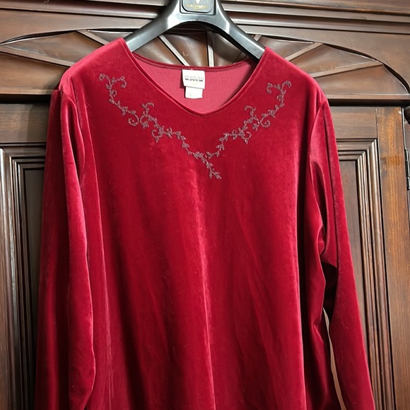 Top - Picture 2 of 7